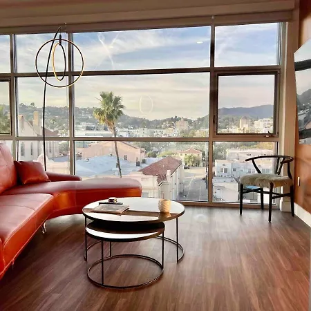 Penthouse 2 Bedroom With Hollywood Sign View!